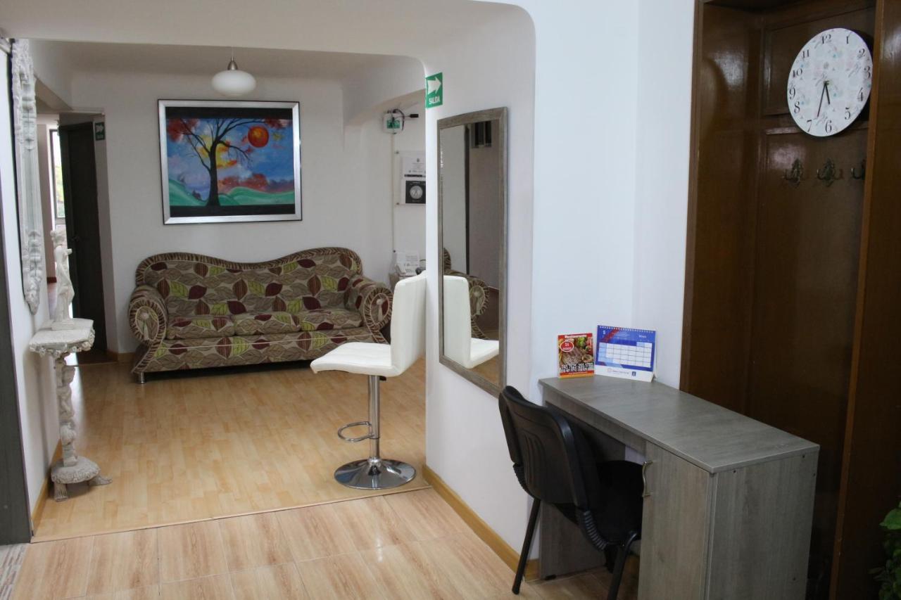 Hospedaje Sary House โบโกตา ภายนอก รูปภาพ